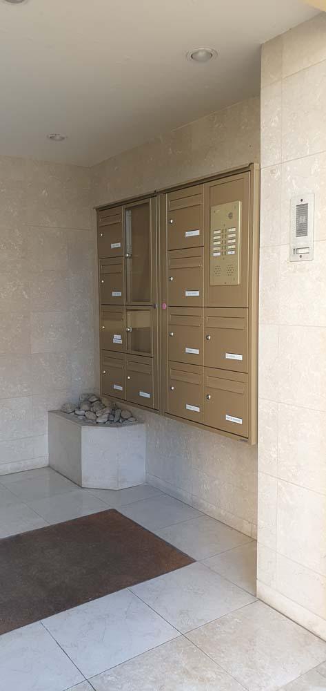 Pose de boîte aux lettres Paris