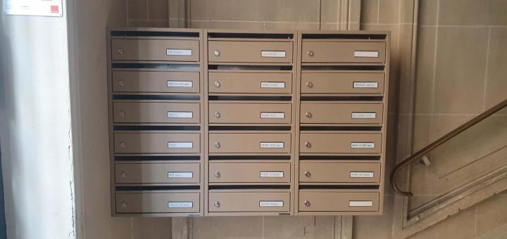 Pose de boîte aux lettres Paris