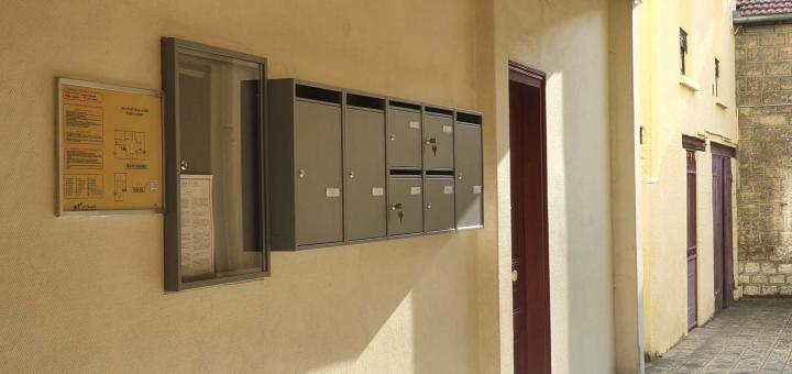 Pose de boîte aux lettres Paris