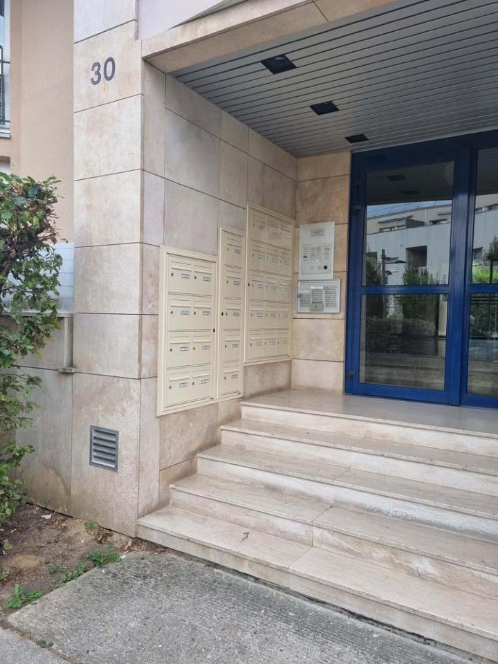 Pose de boîte aux lettres Paris