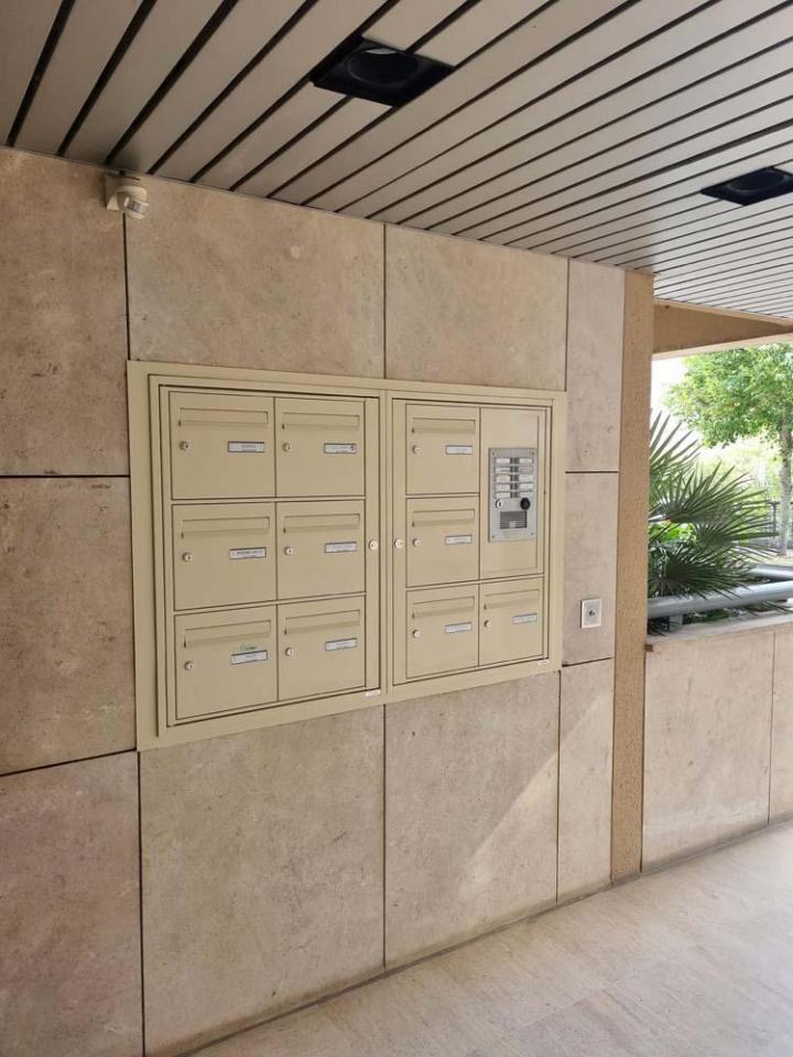 Pose de boîte aux lettres Paris