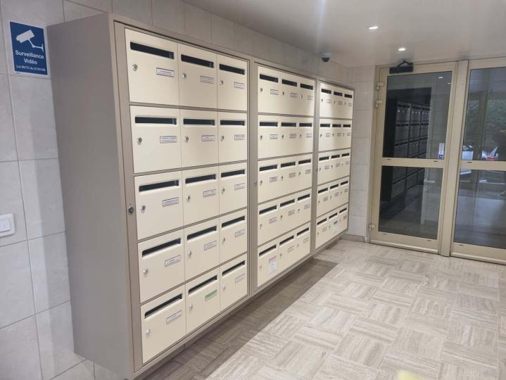 Pose de boîte aux lettres Paris