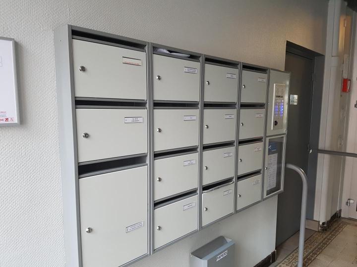 Pose de boîte aux lettres Paris