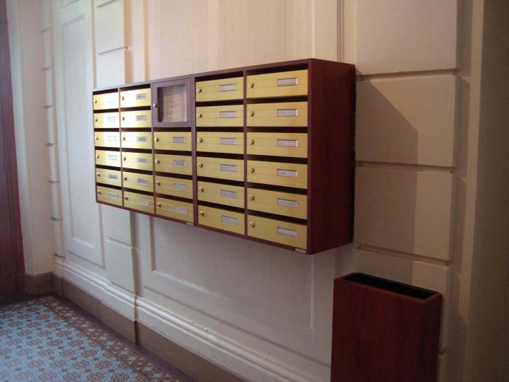 Pose de boîte aux lettres Paris