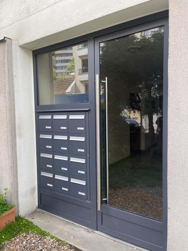 Pose de boîte aux lettres Paris