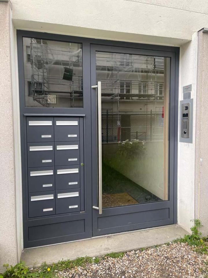 Pose de boîte aux lettres Paris