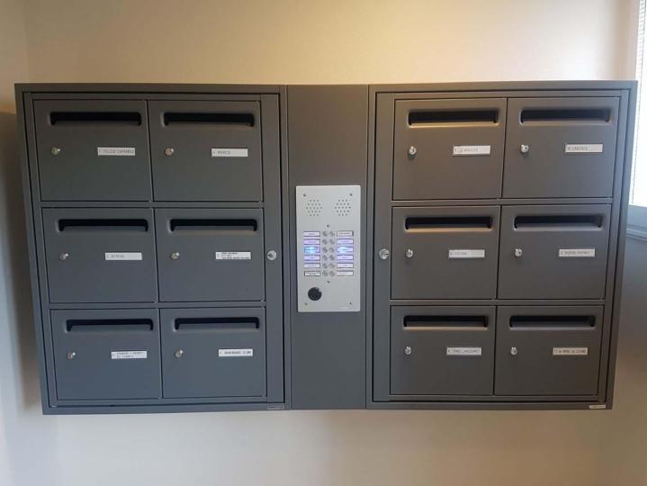 Pose de boîte aux lettres Paris