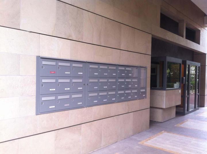 Pose de boîte aux lettres Paris